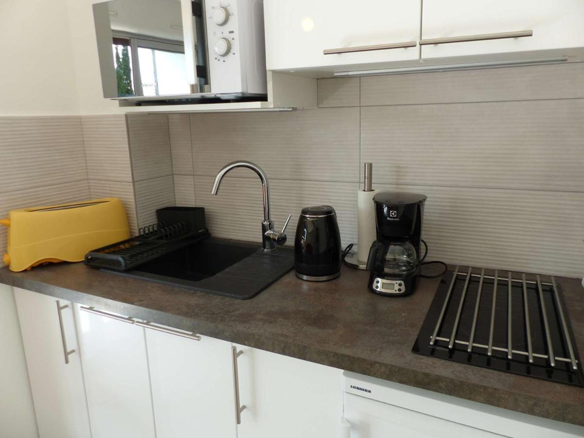 Charmant Studio Climatise Avec Balcon A 50M De La Plage - Le Lavandou Centre-Ville - Fr-1-308-110 Ngoại thất bức ảnh