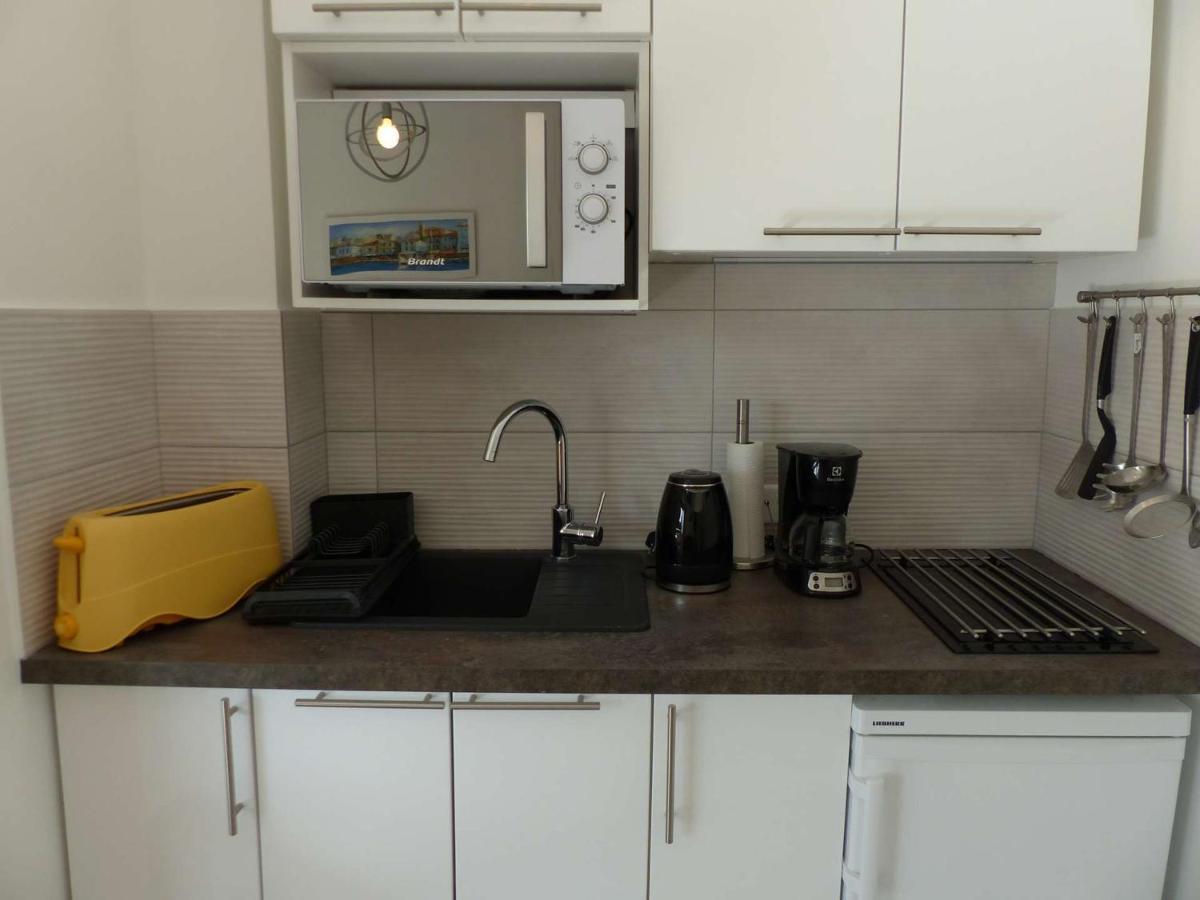 Charmant Studio Climatise Avec Balcon A 50M De La Plage - Le Lavandou Centre-Ville - Fr-1-308-110 Ngoại thất bức ảnh